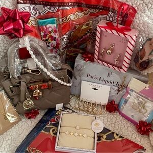 😍 VALENTINE’S DAY GIFT SET 😍 13 PIECES!!!